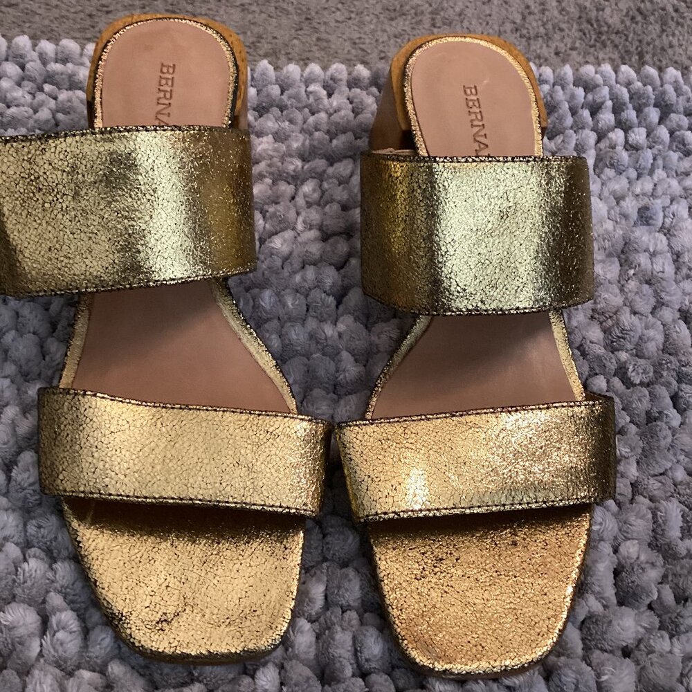 Bernardo Metallic Gold Leather Strappy Sandals | Chic Minimal | Women’s 8